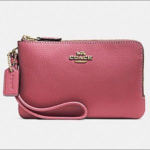 COACH DOUBLE CORNER ZIP WRISTLET